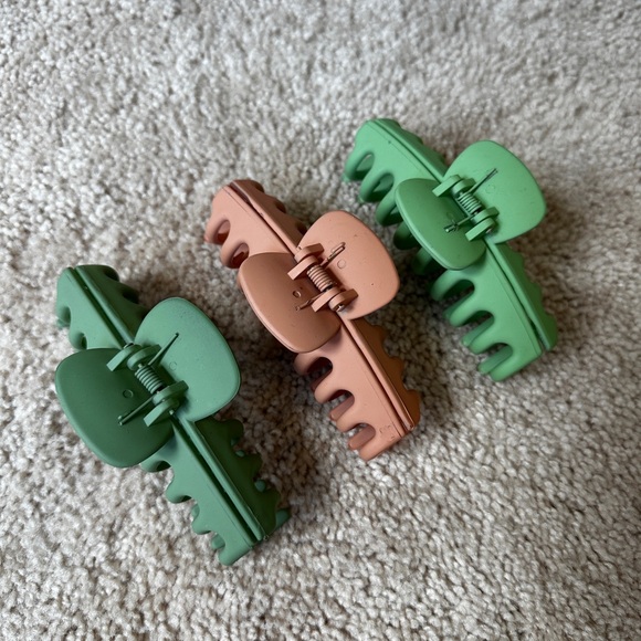 Claw Clips 😊 - Picture 2 of 2